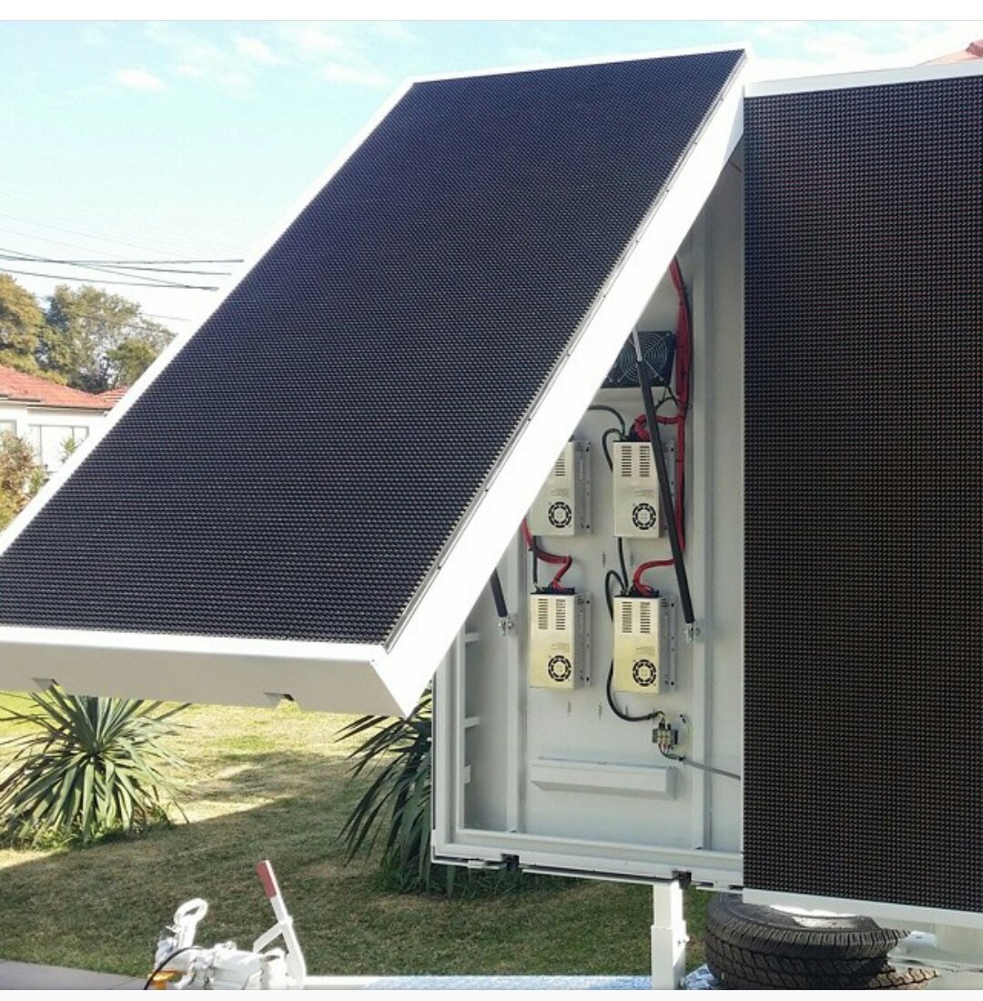 Outdoor Flip Front Open Cabinet LED Display P2.5 -P10